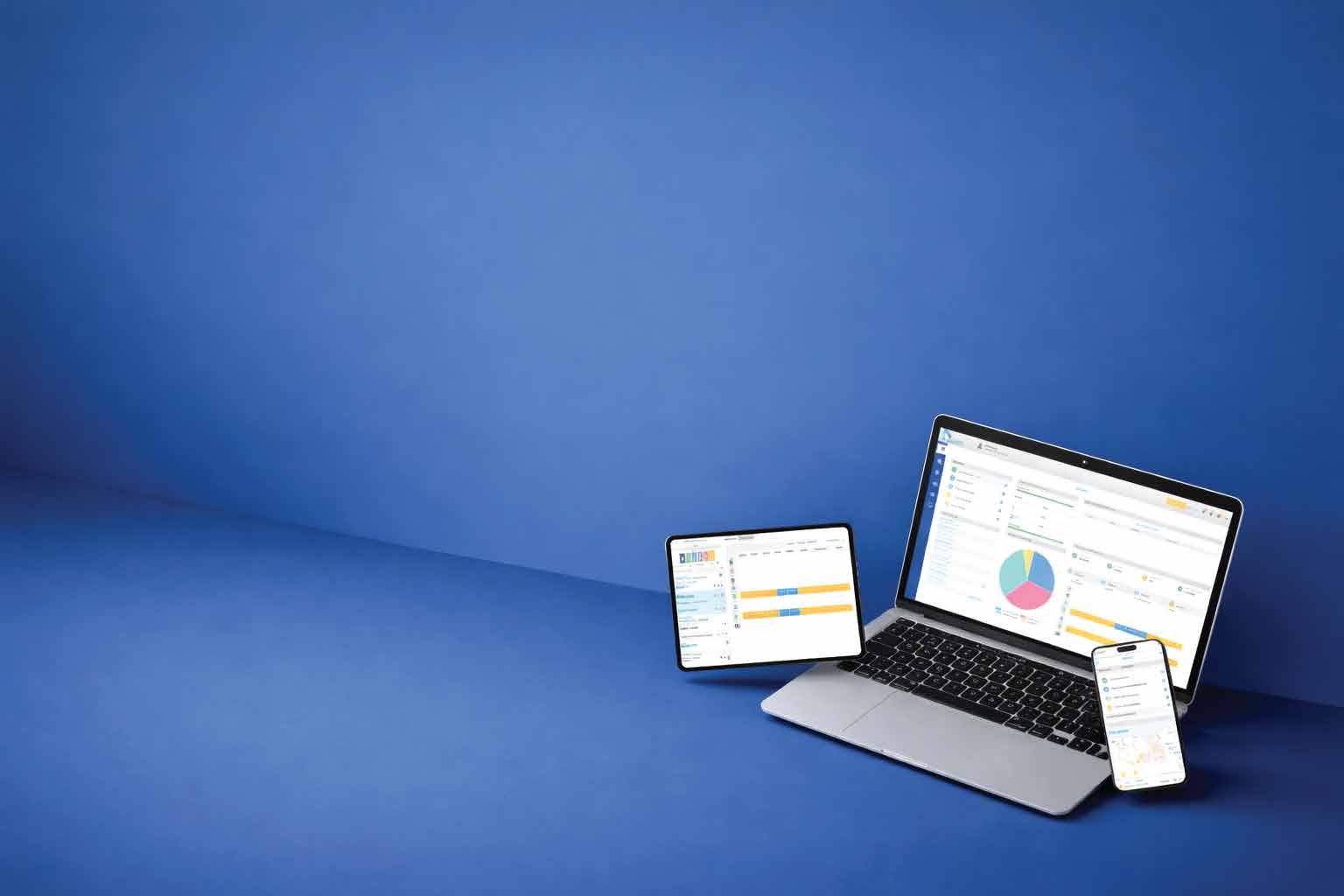 KhedmetCom on a laptop, tablet and phone